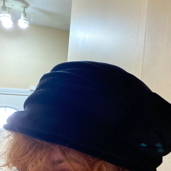 Headslip black hat with bow - Picture 10 of 15